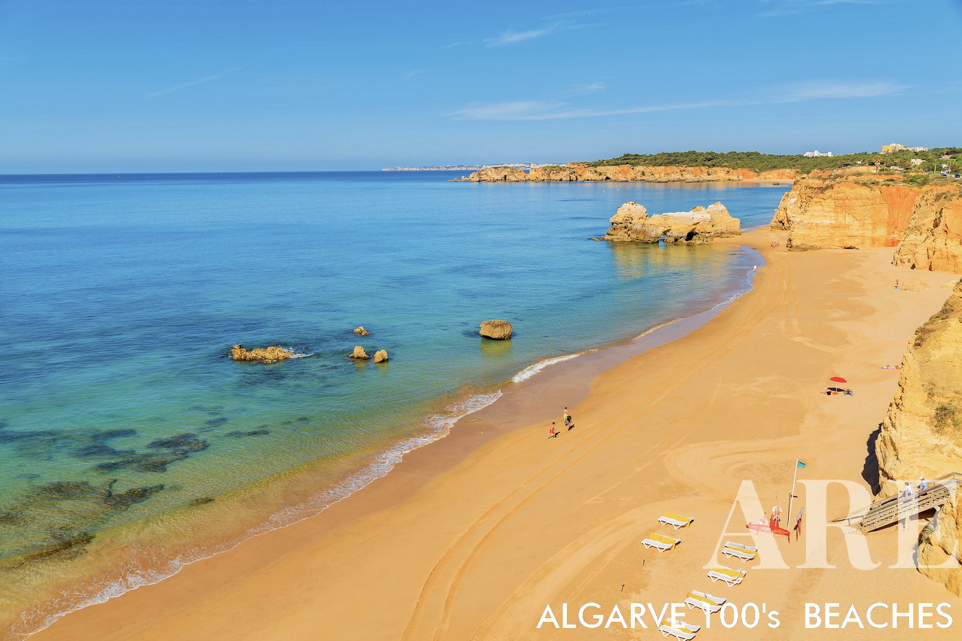 Amado Beach, situada en la encantadora ciudad de Portimão, en la costa sur de Portugal, es un oasis de tranquilidad distinto de la conocida Amado Surf Beach, más al oeste. Este hermoso lugar está ubicado en una parte más tranquila de la ciudad, lo que brinda un escape sereno del bullicio.
