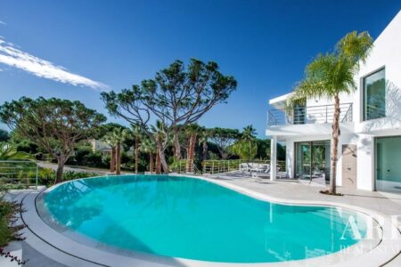 Villa for sale in Quinta do Lago, Golden Triangle